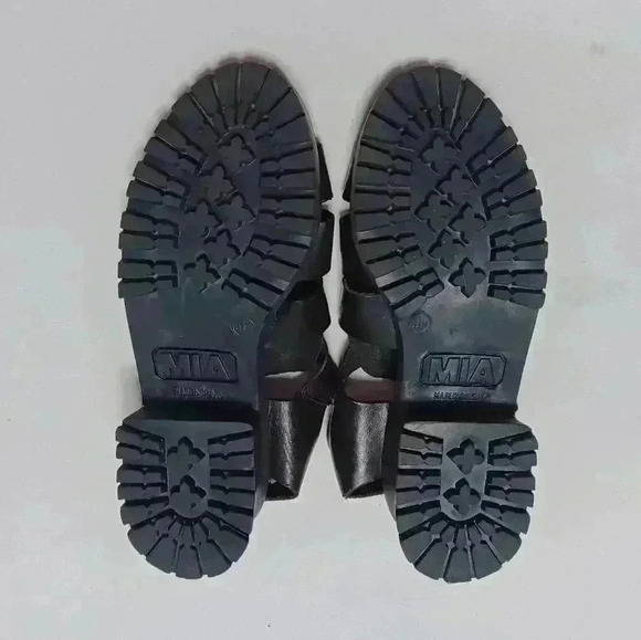 MIA Vintage Ankle Strap Leather  chunky heel sandals. Ladies size 5.5 - Picture 7 of 8